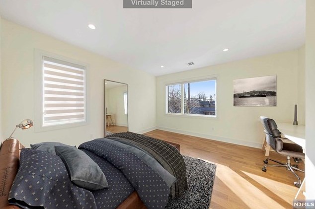 1070 Harvard Pl, West Fort Lee NJ  07024-1630 exterior