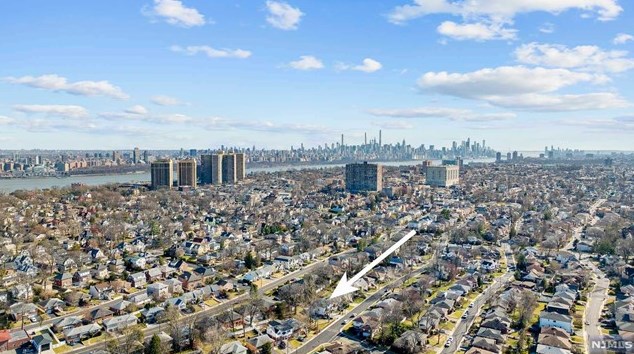 1070 Harvard Pl, West Fort Lee NJ  07024-1630 exterior