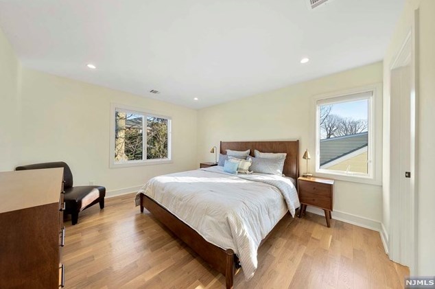 1070 Harvard Pl, West Fort Lee NJ  07024-1630 exterior