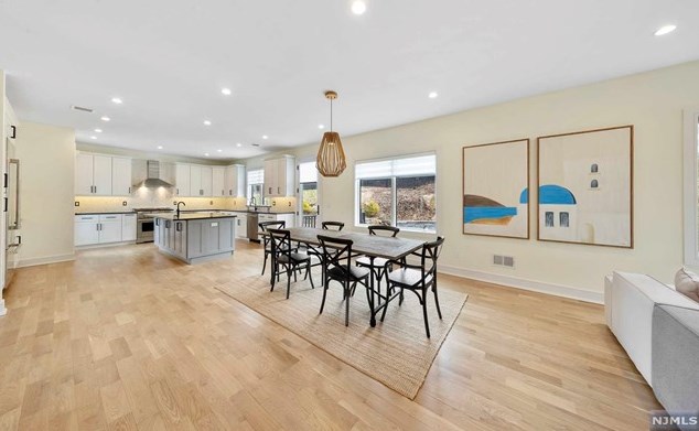 1070 Harvard Pl, West Fort Lee NJ  07024-1630 exterior