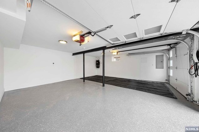 1070 Harvard Pl, West Fort Lee NJ  07024-1630 exterior