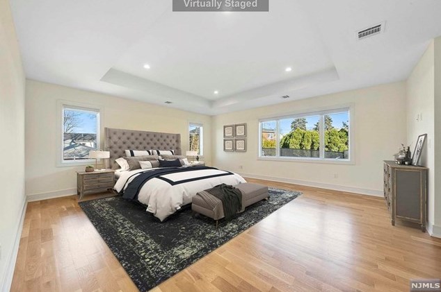 1070 Harvard Pl, West Fort Lee NJ  07024-1630 exterior