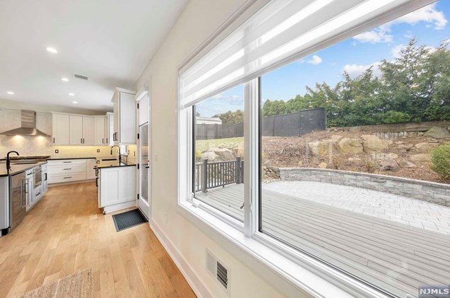 1070 Harvard Pl, West Fort Lee NJ  07024-1630 exterior