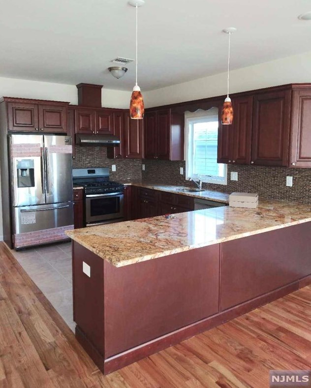 111 7th St, East Newark, NJ 07029