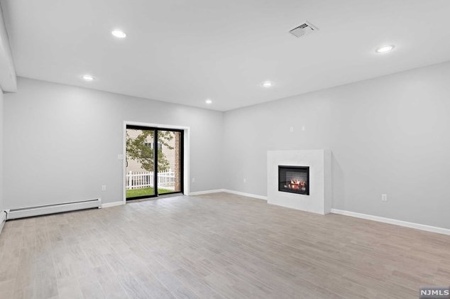 320 10th St #a, Fairview, NJ 07022