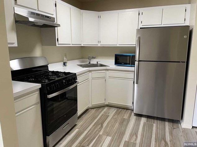 1157 Sycamore Ln, Mahwah, NJ 07430