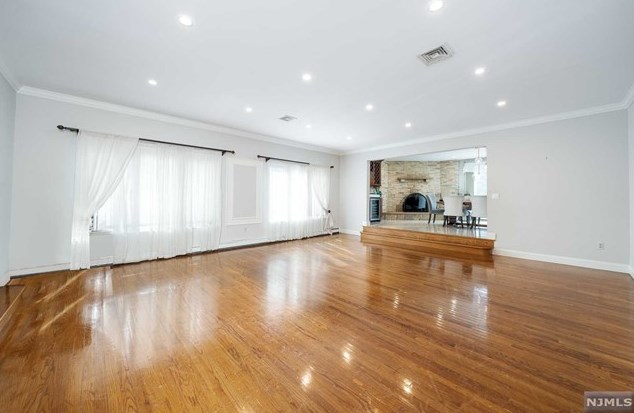 29 Farview Ave, Paramus NJ  07652-2738 exterior