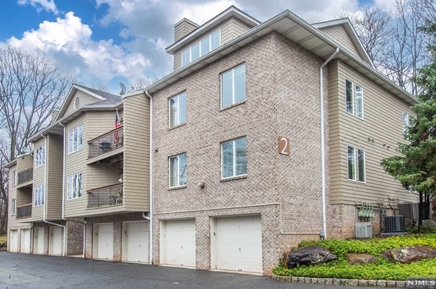 2 Parkside Terrace, West Paterson, NJ 07424