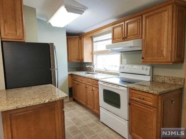 45 Hiawatha Blvd, Oakland, NJ 07436