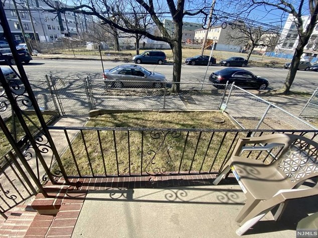 185 Graham Ave, Paterson NJ  07508-2422 exterior