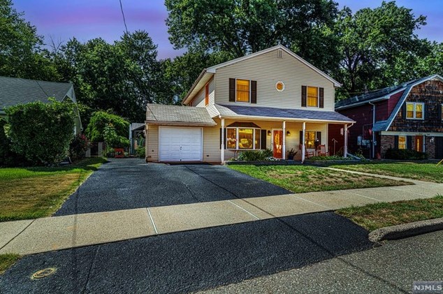 238 Howard Ave, Rochelle Park, NJ 07662
