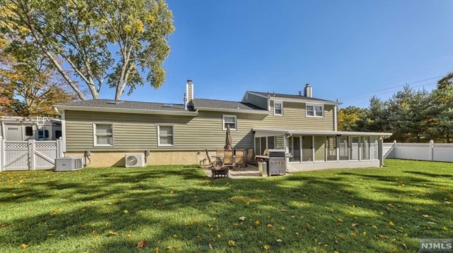 19 1st St, Pequannock Township, NJ 07440-1220