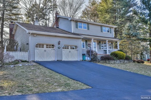 18 Heath Rd, Oakland, NJ 07436