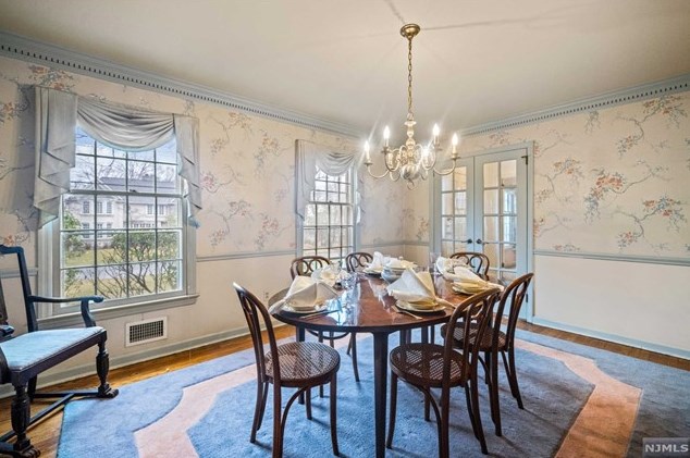 502 Weymouth Dr, Wyckoff NJ  07481-1217 exterior