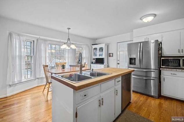 502 Weymouth Dr, Wyckoff NJ  07481-1217 exterior