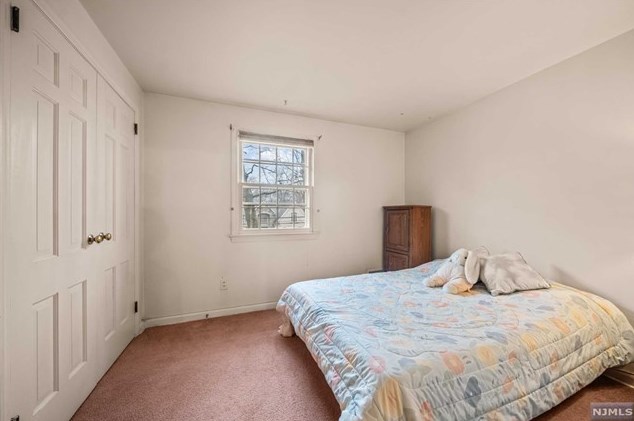 502 Weymouth Dr, Wyckoff NJ  07481-1217 exterior