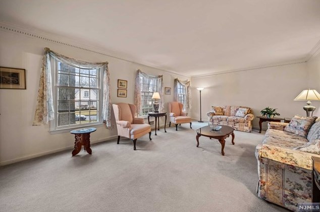 502 Weymouth Dr, Wyckoff NJ  07481-1217 exterior