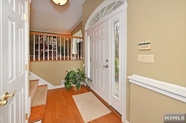 35 Arcadia Way, Hillsdale, NJ 07642-1746