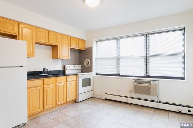 20 W Harriet Ave #9, Palisades Park, NJ 07650