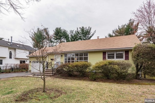 54 Alden Rd, Paramus, NJ 07652