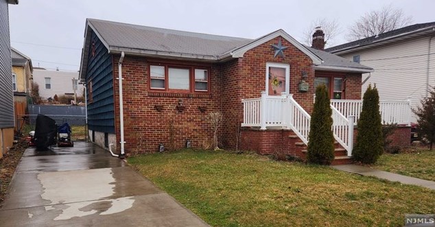55 Irving Pl, Outwater, NJ 07026