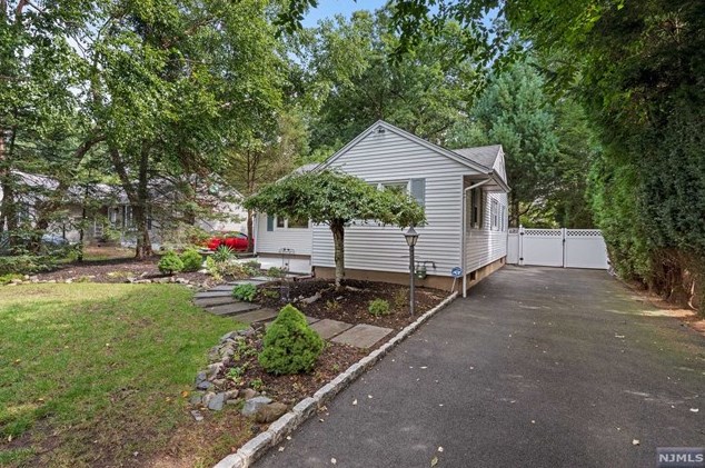 240 Highland Ave, Westwood, NJ 07675