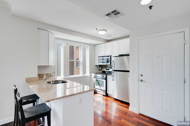 620 38th St #1002, Union City, NJ 07087