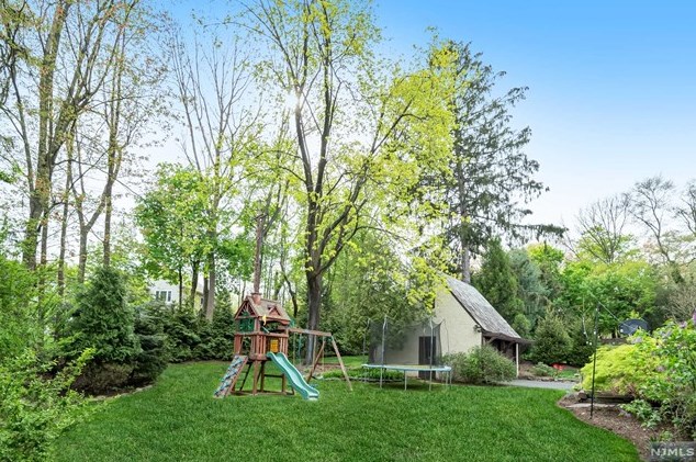 45 Gilbert Rd, Ho Ho Kus, NJ 07423