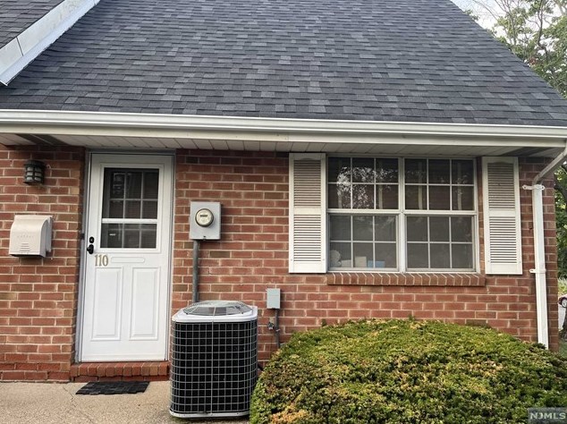 110 Parkview Dr, Teaneck, NJ 07666