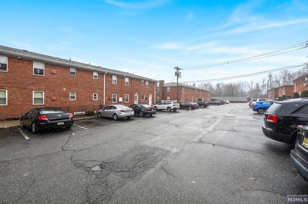 1136 Valley Rd, Wayne NJ  07470-2316 exterior