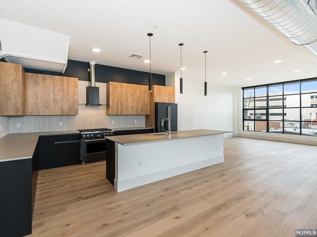 172 Glenridge Ave #z5, Montclair, NJ 07042