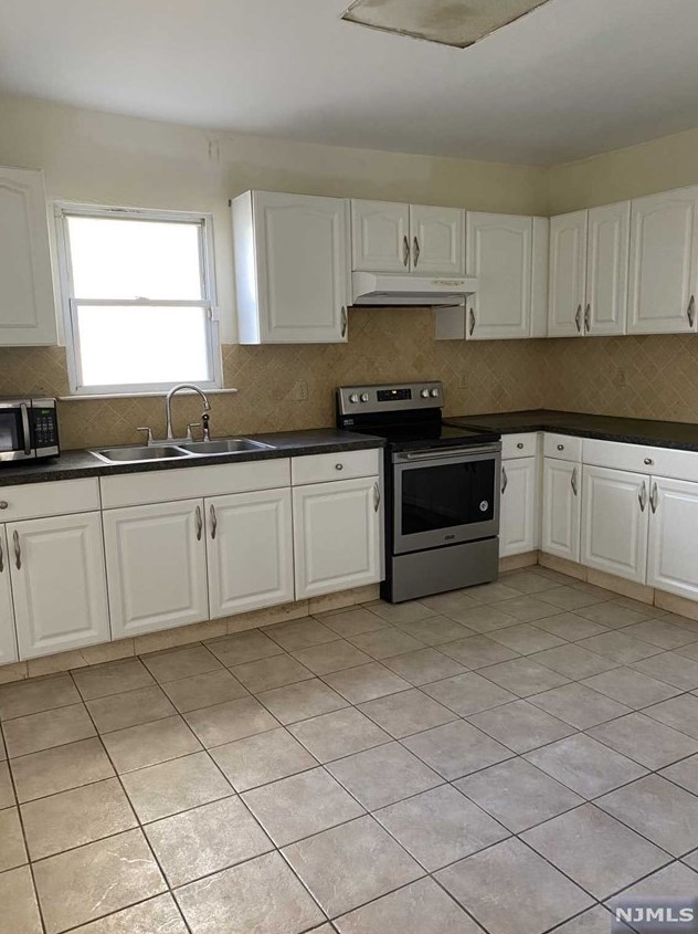 25 Dow St, Belleville, NJ 07109