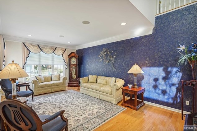 38 Skytop Ridge, Oakland, NJ 07436