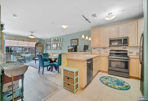 103 Cory Ln, Elmwood Park, NJ 07407