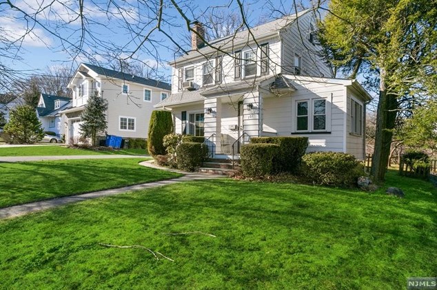 101 Columbus Dr, Tenafly, NJ 07670