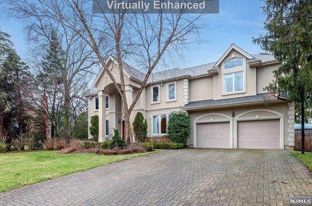 28 Laurence Ct, Closter, NJ 07624