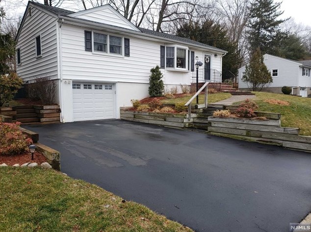 94 Brook Rd, Park Ridge, NJ 07656