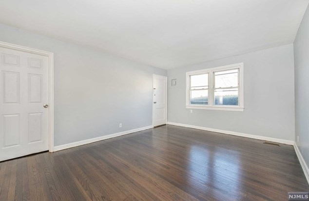 27 Althea St, Clifton NJ  07013-3005 exterior