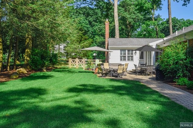 530 Covington Pl, Wyckoff NJ  07481-1350 exterior