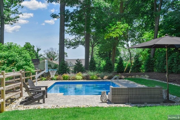 530 Covington Pl, Wyckoff NJ  07481-1350 exterior