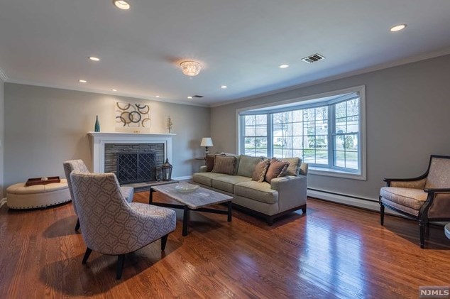 530 Covington Pl, Wyckoff NJ  07481-1350 exterior