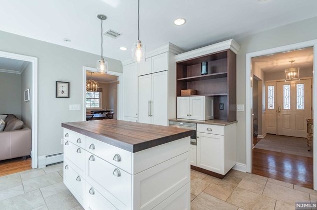 530 Covington Pl, Wyckoff NJ  07481-1350 exterior
