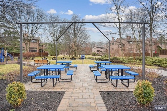 63 Woodbury Ct, Westwood NJ  07676-4355 exterior