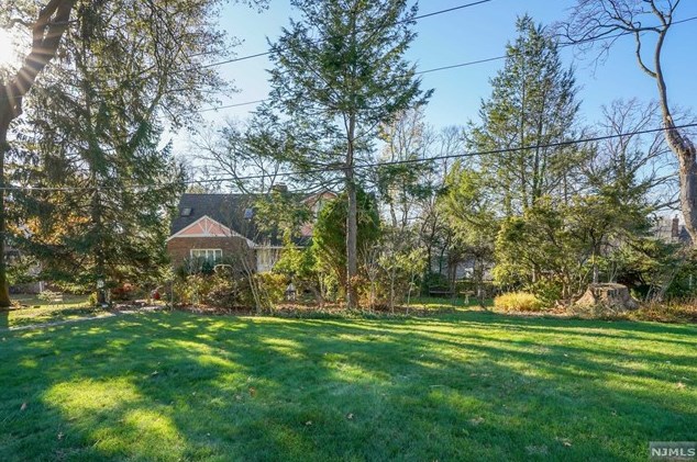 932 Ridgeway St, Teaneck, NJ 07666