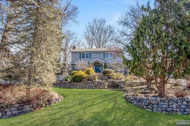 12 Kristin Pl, Westwood, NJ 07675-7045