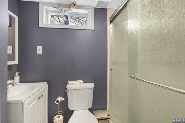 71 Charlton Ave, Lodi NJ  07644-3347 exterior