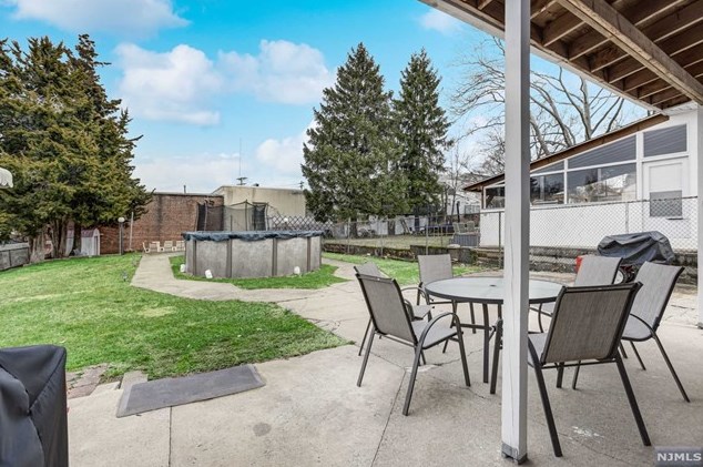 71 Charlton Ave, Lodi NJ  07644-3347 exterior