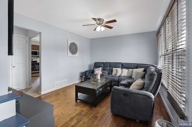 71 Charlton Ave, Lodi NJ  07644-3347 exterior