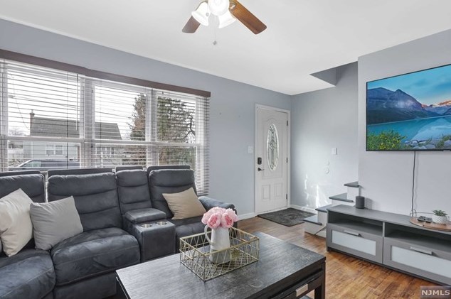 71 Charlton Ave, Lodi NJ  07644-3347 exterior