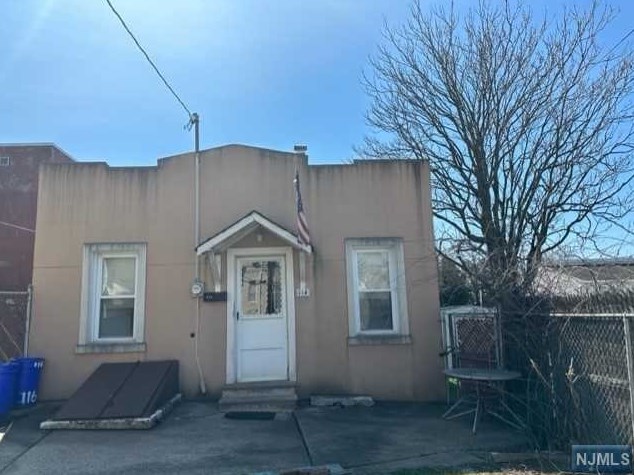 114 Elizabeth St, Outwater, NJ 07026